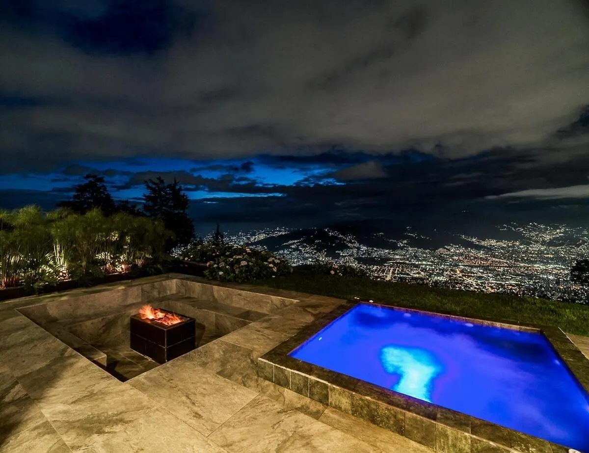 This Exquisite Retreat In Medellín Vila