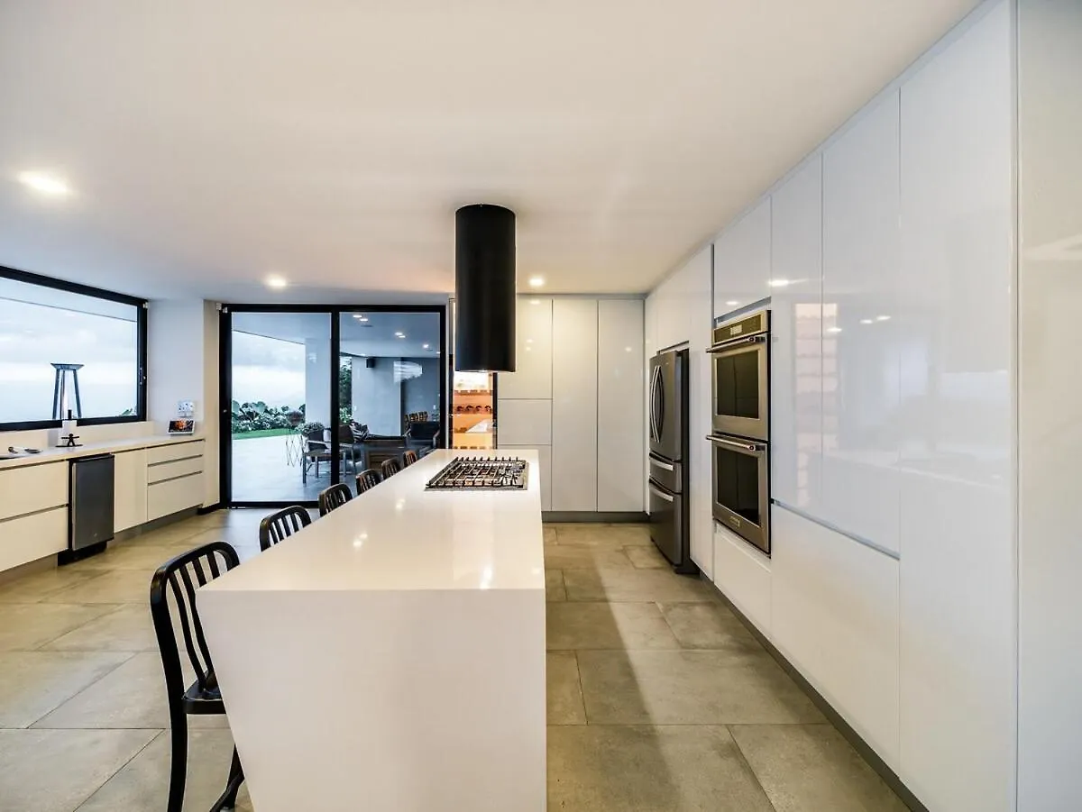 This Exquisite Retreat In Medellín Vila